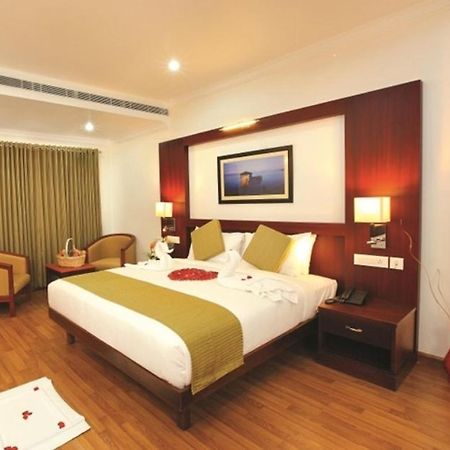 Hotel Raj Regency Nilamel Екстериор снимка
