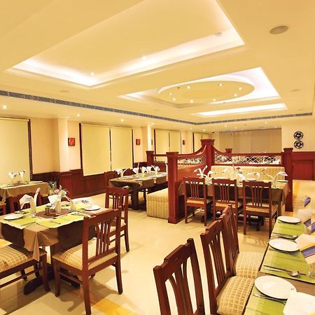 Hotel Raj Regency Nilamel Екстериор снимка