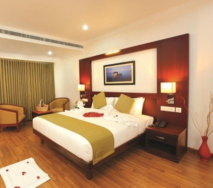 Hotel Raj Regency Nilamel Екстериор снимка