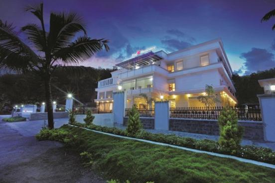 Hotel Raj Regency Nilamel Екстериор снимка