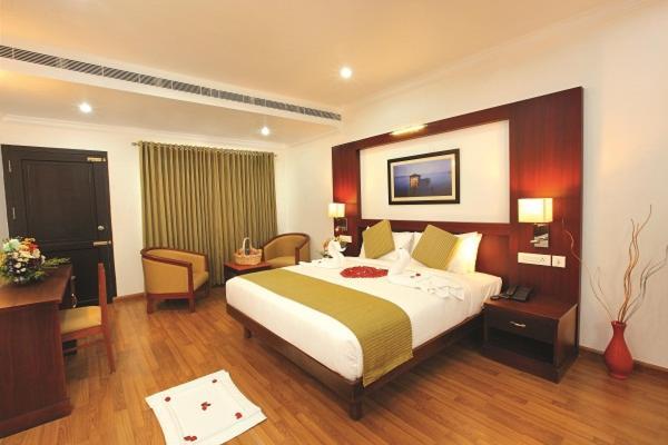 Hotel Raj Regency Nilamel Екстериор снимка
